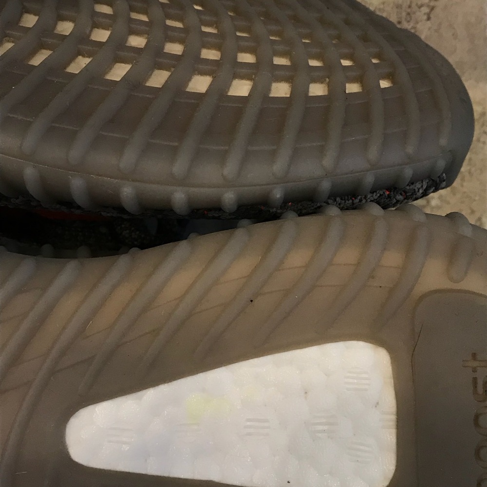 Yeezy Boost 350 V2 Beluga - Picture 4 of 8